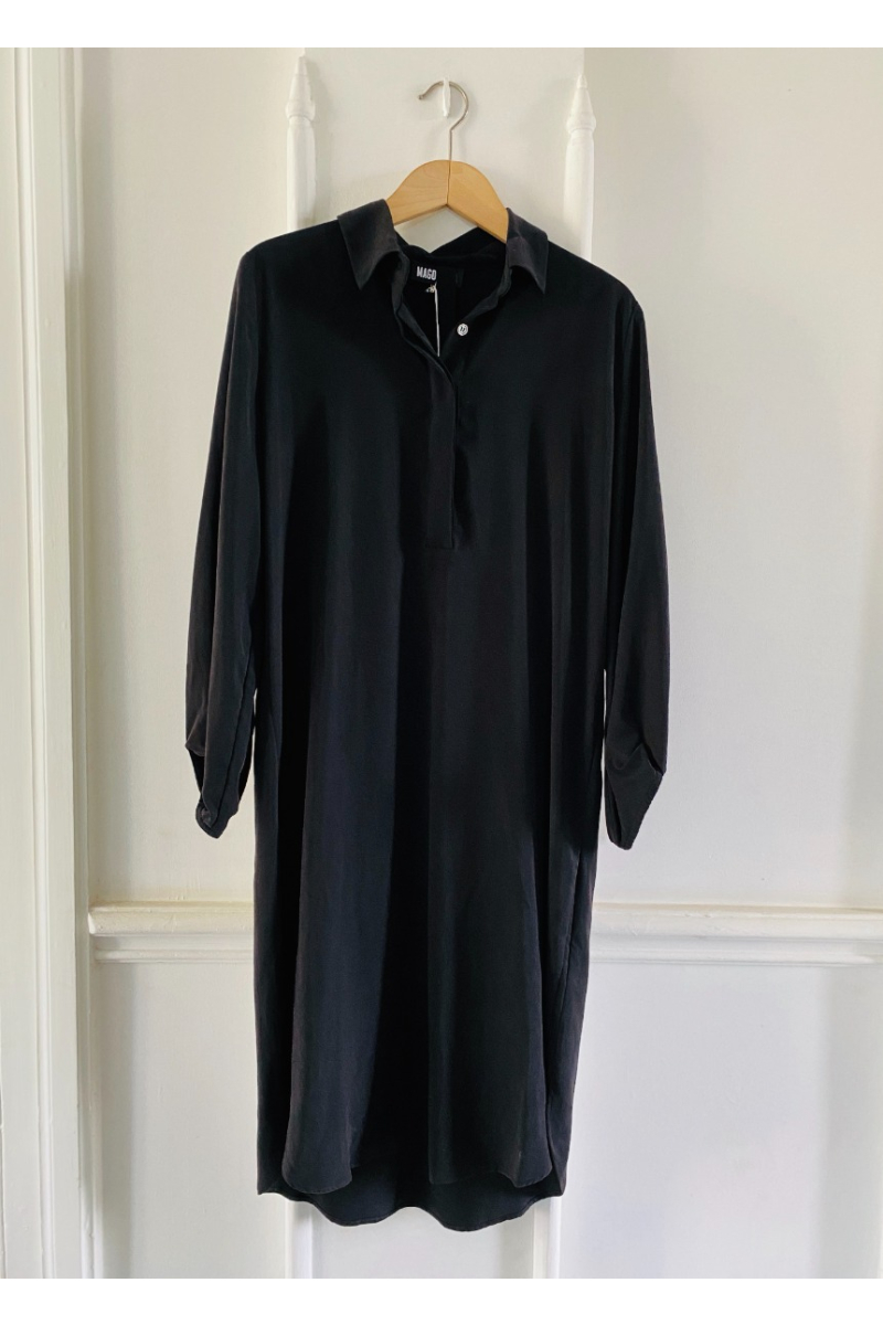 shop nu jurk jimi zwart van magdalena bij ik koop Belgisch conceptstore 'les belges', ruimste aanbod van Belgische damesmode en kindermode