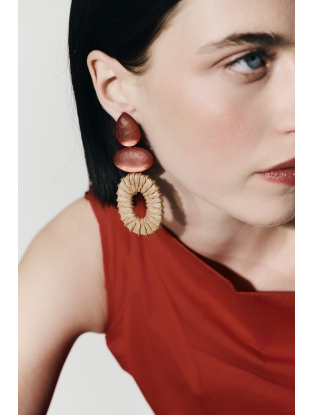 oorbel liso earpost coral van laurence delvallez