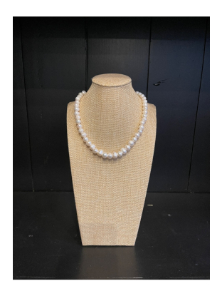 Ketting met grote parels en zwart lint