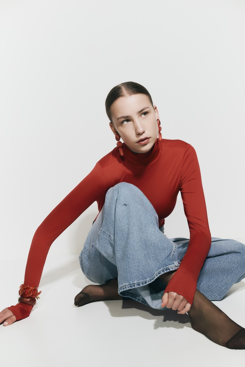 oorbel matte earpost coral van laurence delvallez