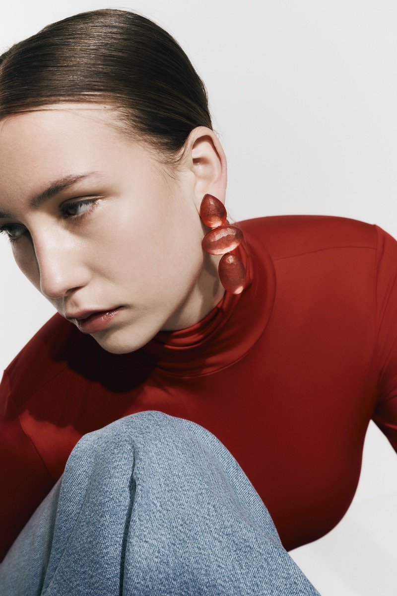 oorbel matte earpost coral van laurence delvallez