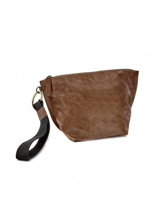 pochette cognac by bea mombaers for serax