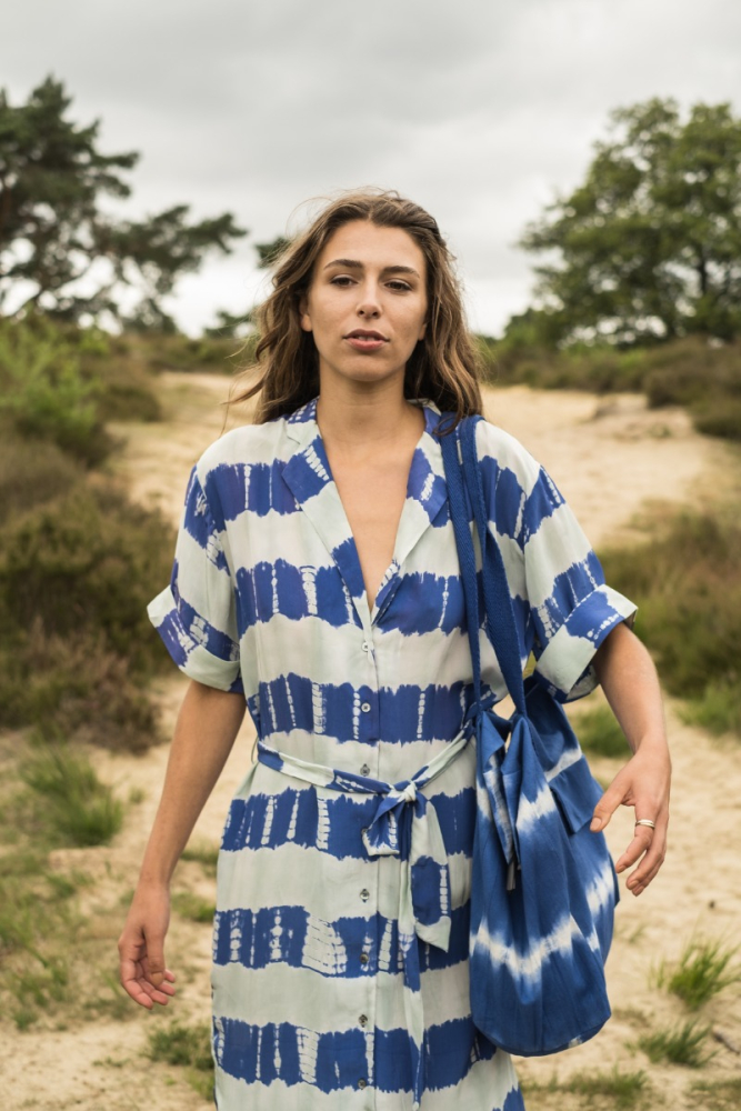 shop nu jurk lynn horizontal stripes  denim/aqua  van nous bij ik koop Belgisch conceptstore 'les belges', ruimste aanbod van Belgische damesmode