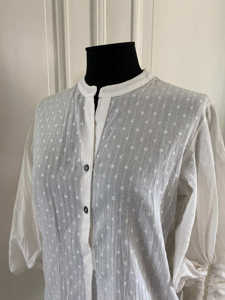 shop nu blouse nath a white van mel bij ik koop Belgisch conceptstore 'les belges', ruimste aanbod van Belgische damesmode en kindermode
