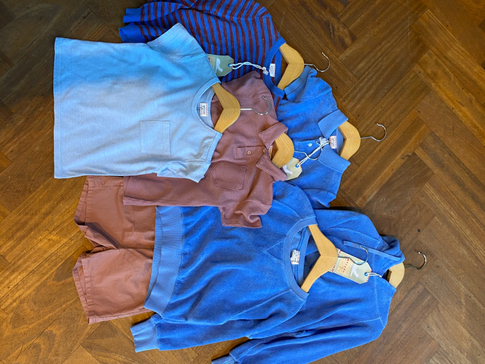 shop nu t-shirt pilgrim barista blauw van morley bij ik koop Belgisch conceptstore 'les belges', ruimste aanbod van Belgische kindermode