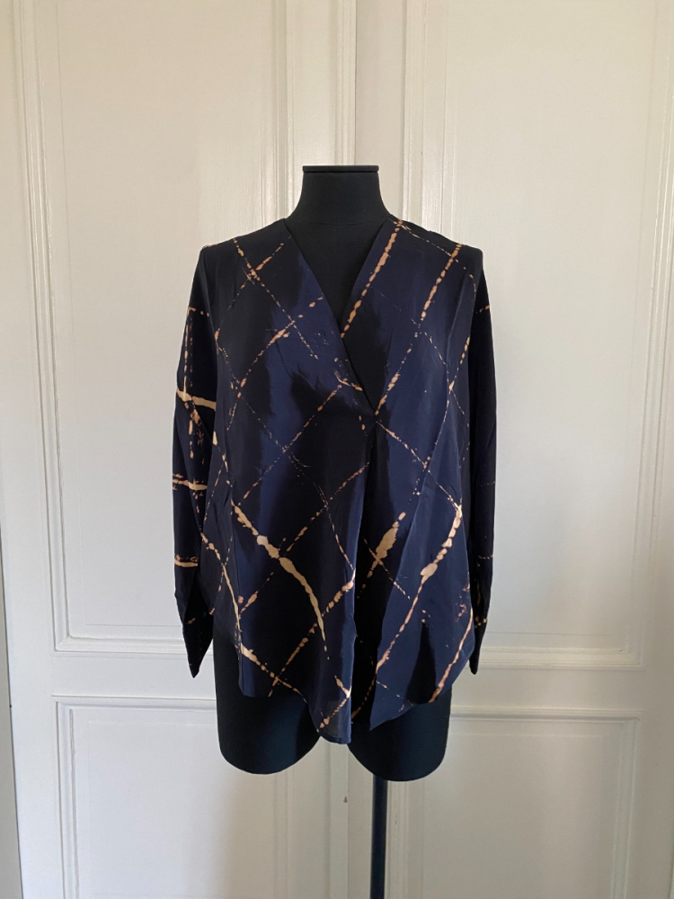 shop nu blouse carin crosses brass van nous bij ik koop Belgisch conceptstore 'les belges', ruimste aanbod van Belgische damesmode