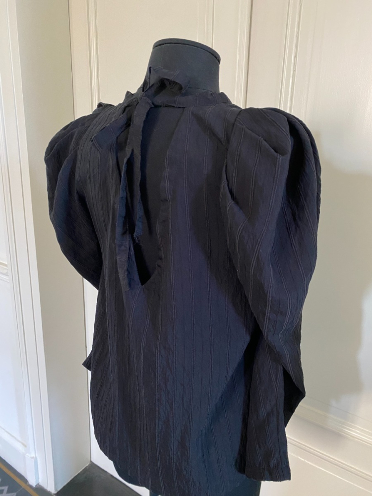 shop nu blouse infinity black van rae bij ik koop Belgisch conceptstore 'les belges', ruimste aanbod van Belgische damesmode