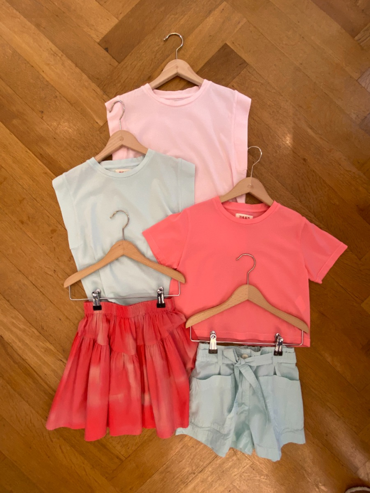 shop nu t-shirt song roze van maan bij ik koop Belgisch conceptstore 'les belges', ruimste aanbod van Belgische damesmode en kindermode
