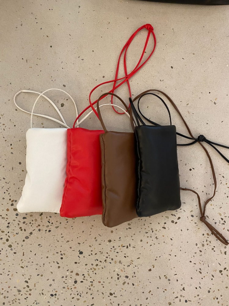 shop nu accessoire pouch red van simple kids bij ik koop Belgisch conceptstore 'les belges', ruimste aanbod van Belgische kindermode