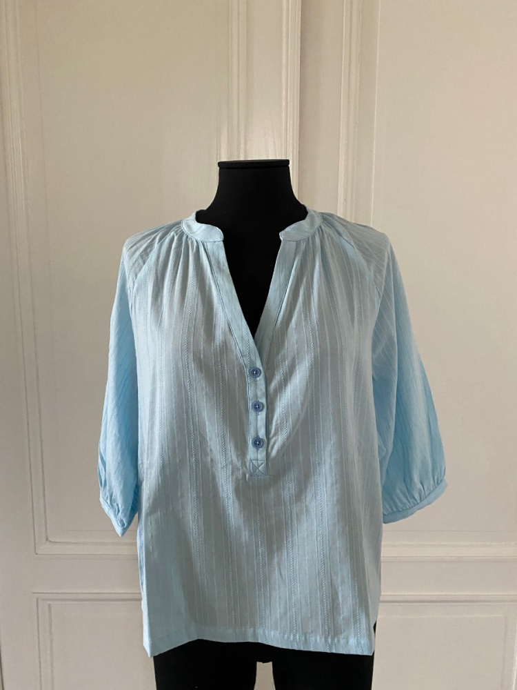 shop nu blouse bilal sky blue van nathalie vleeschouwer bij ik koop Belgisch conceptstore 'les belges', ruimste aanbod van Belgische damesmode en kindermode