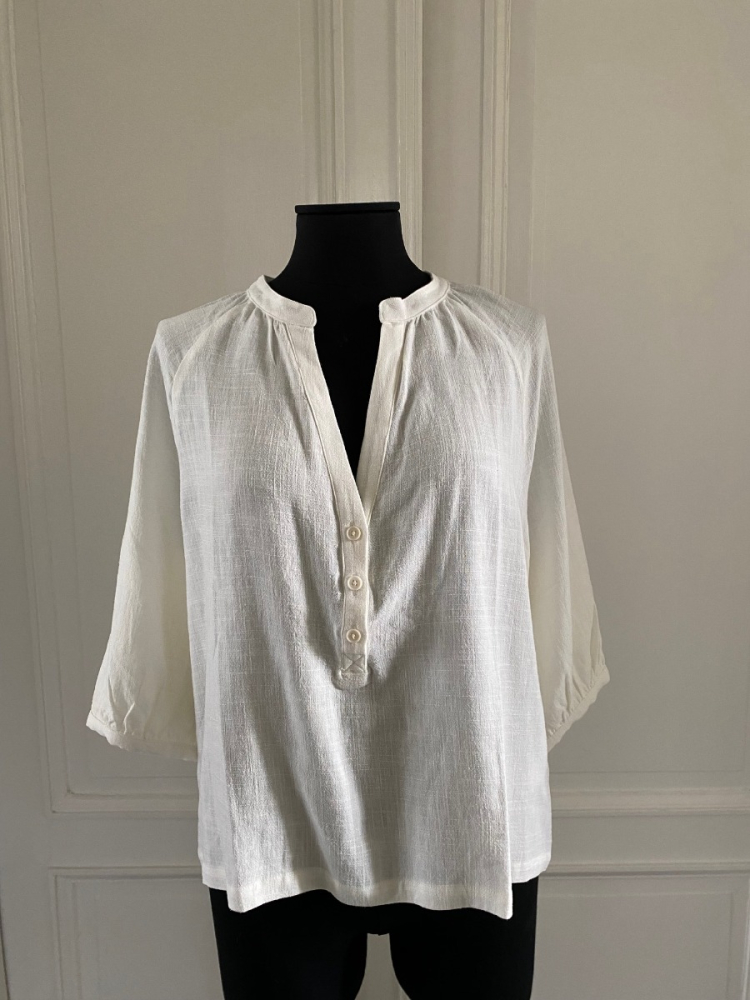 shop nu blouse bilal off-white van nathalie vleeschouwer bij ik koop Belgisch conceptstore 'les belges', ruimste aanbod van Belgische damesmode en kindermode