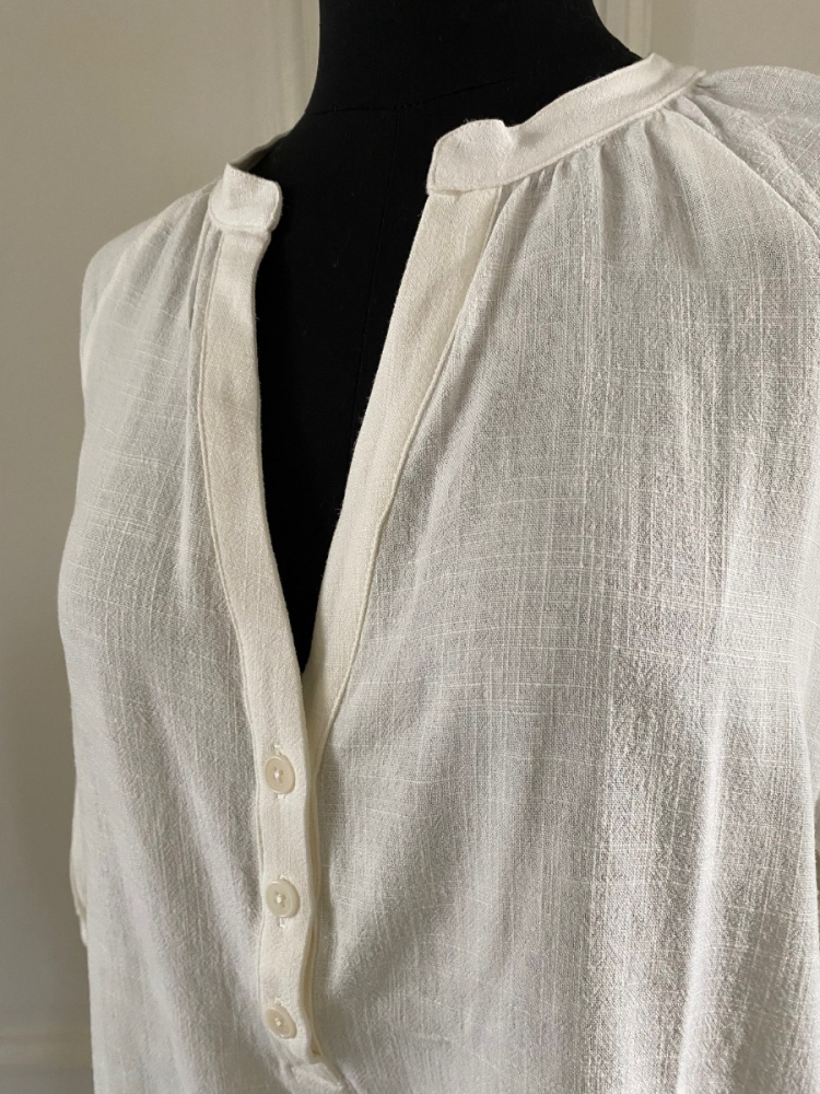 shop nu blouse bilal off-white van nathalie vleeschouwer bij ik koop Belgisch conceptstore 'les belges', ruimste aanbod van Belgische damesmode en kindermode