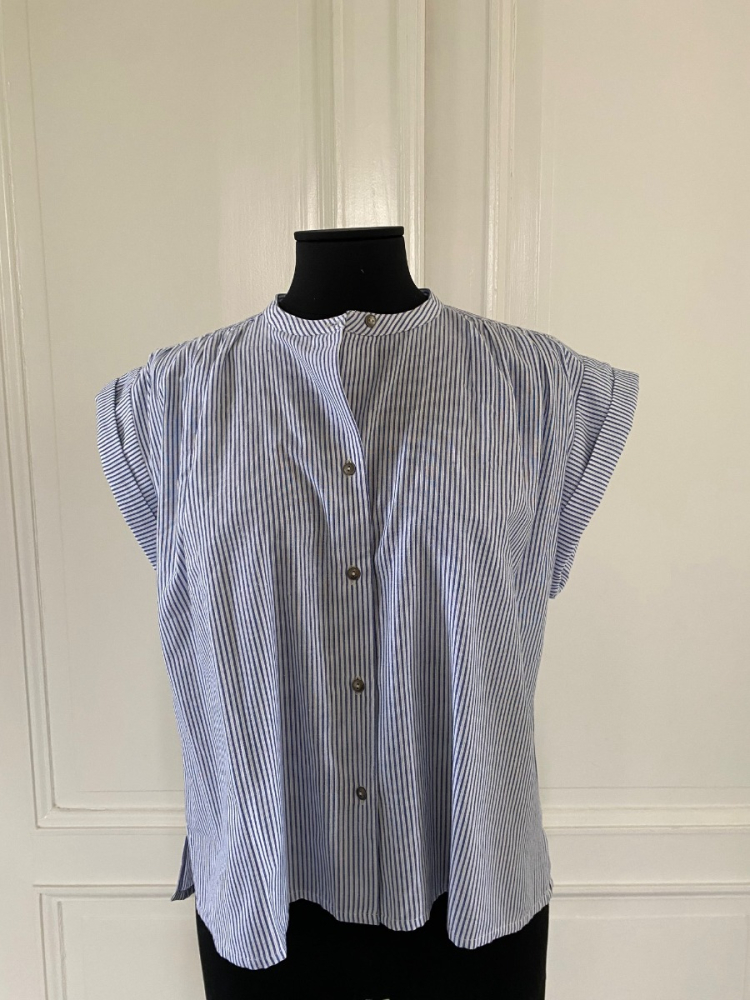 shop nu blouse greta  thin blue stripe van rae bij ik koop Belgisch conceptstore 'les belges', ruimste aanbod van Belgische damesmode