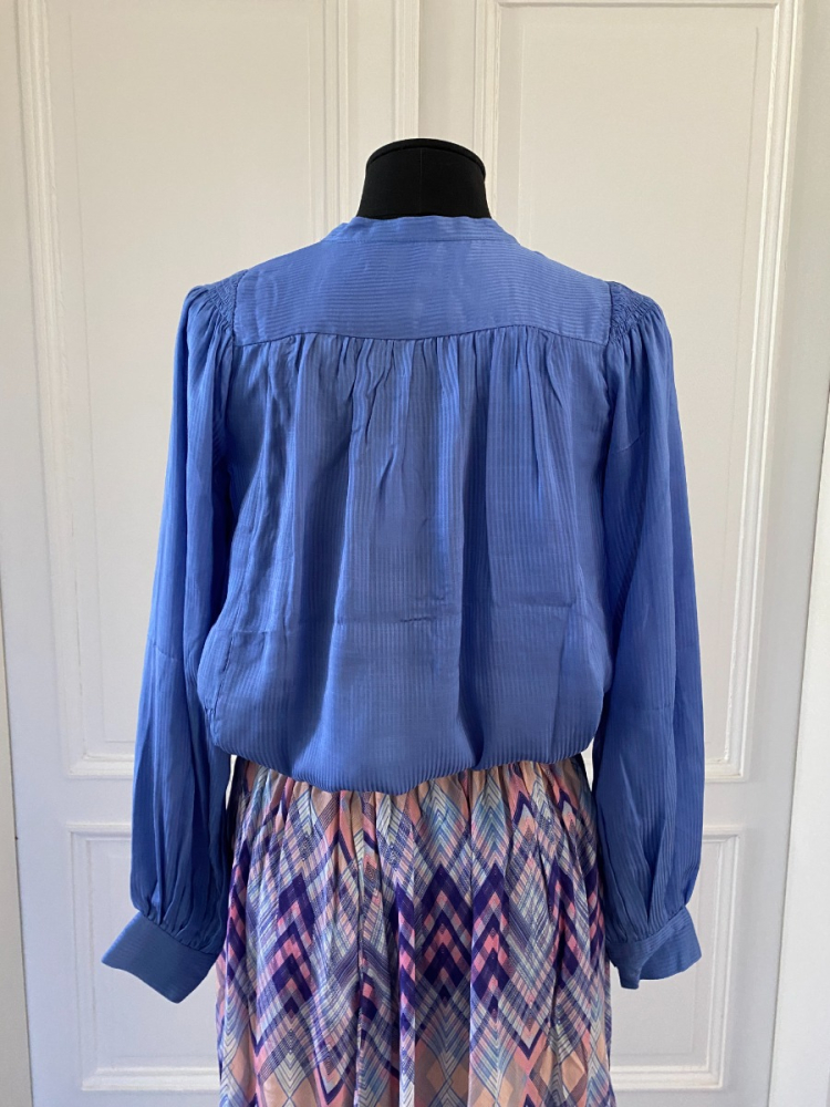 shop nu blouse roseanne blauw van rae bij ik koop Belgisch conceptstore 'les belges', ruimste aanbod van Belgische damesmode en kindermode